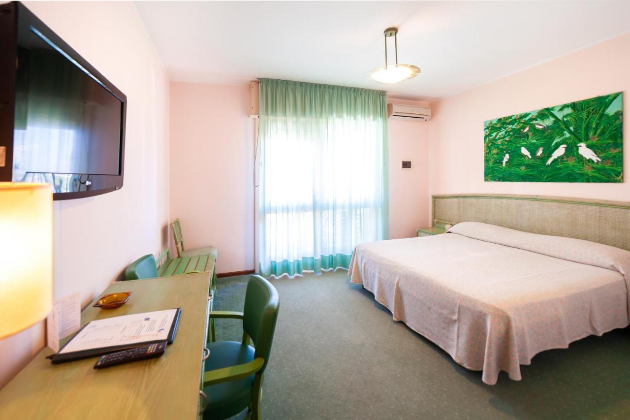 Hotel American Lignano Sabbiadoro Extérieur photo