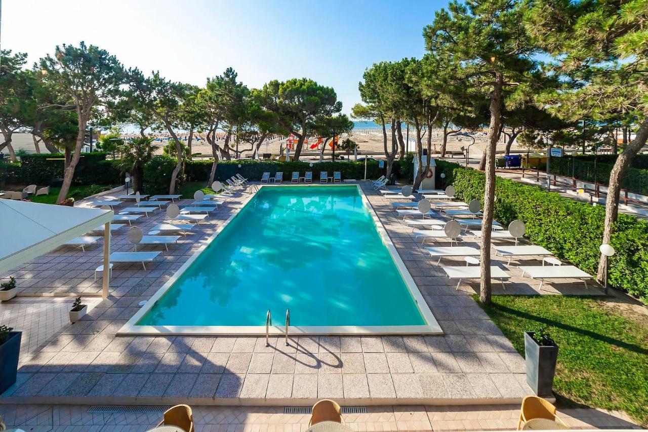 Hotel American Lignano Sabbiadoro Extérieur photo