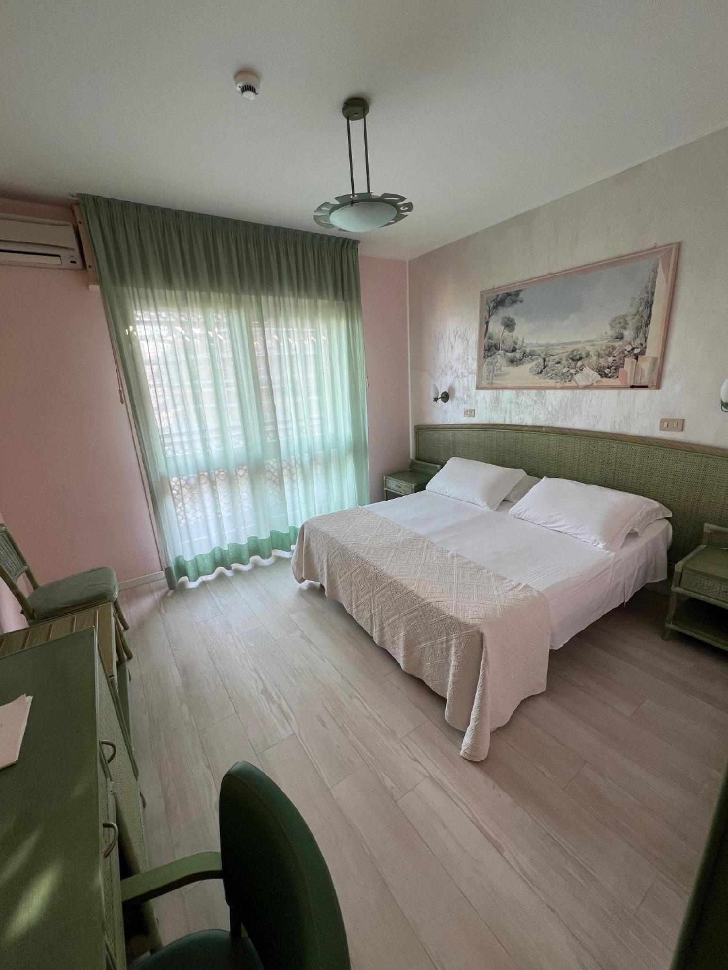 Hotel American Lignano Sabbiadoro Extérieur photo