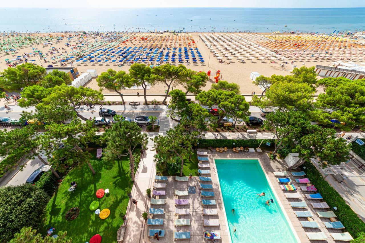 Hotel American Lignano Sabbiadoro Extérieur photo