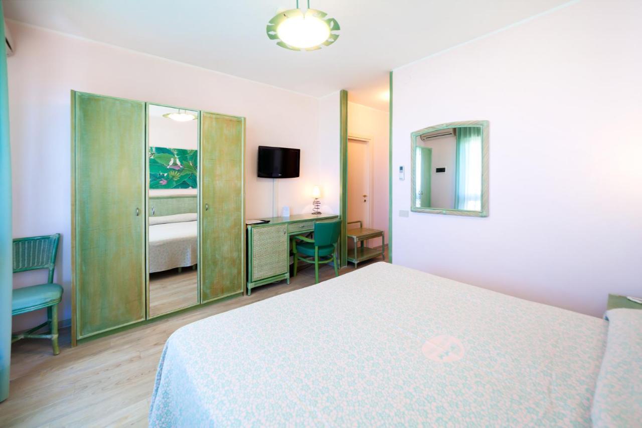 Hotel American Lignano Sabbiadoro Extérieur photo